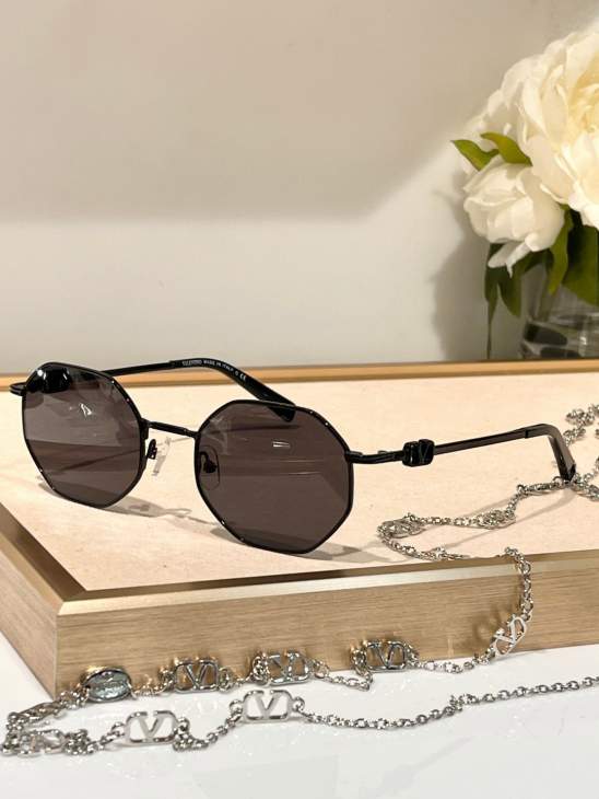 Picture of Valentino Sunglasses _SKUfw66211231fw